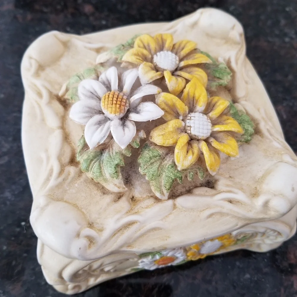 Daisy Vintage Jewelry Box